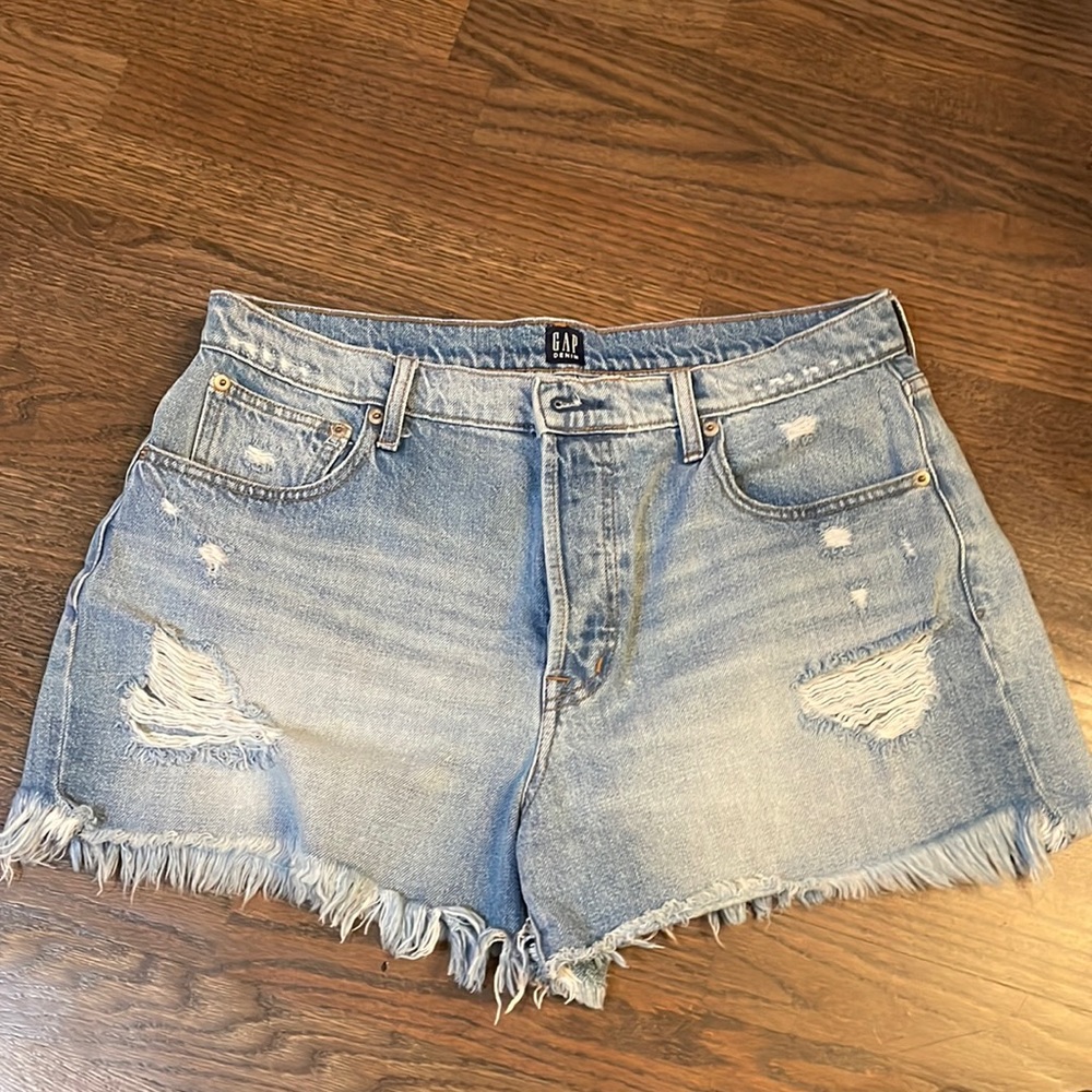 Gap size 31 3in inseam high rise shorts